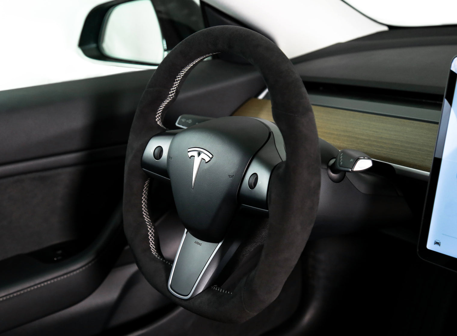 Rekudo - Alcantara Steering Wheel - Tesla Model 3/Model Y