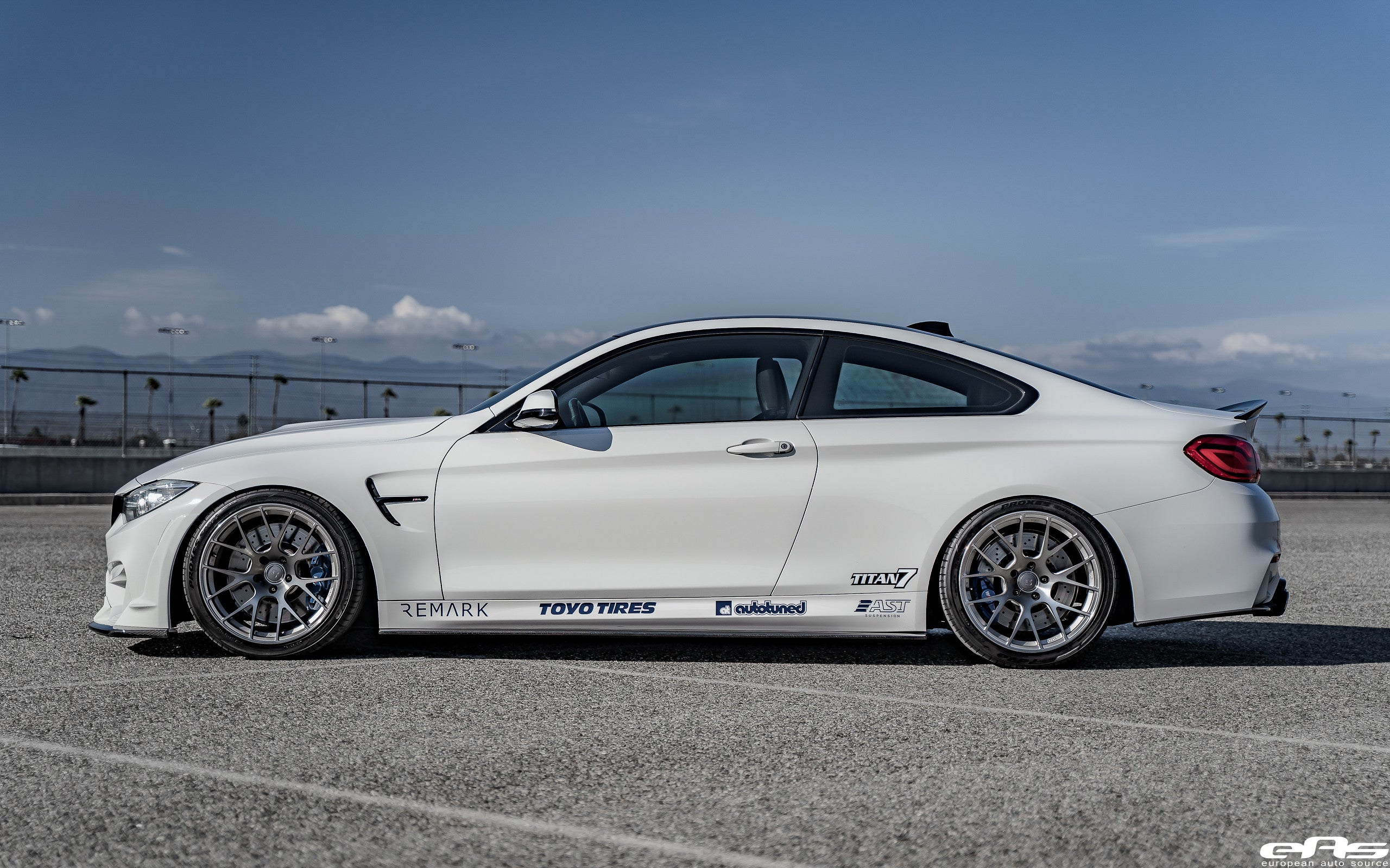 Alpine White F82 M4 - Titan 7 T-S7 Hybrid Dark Machine