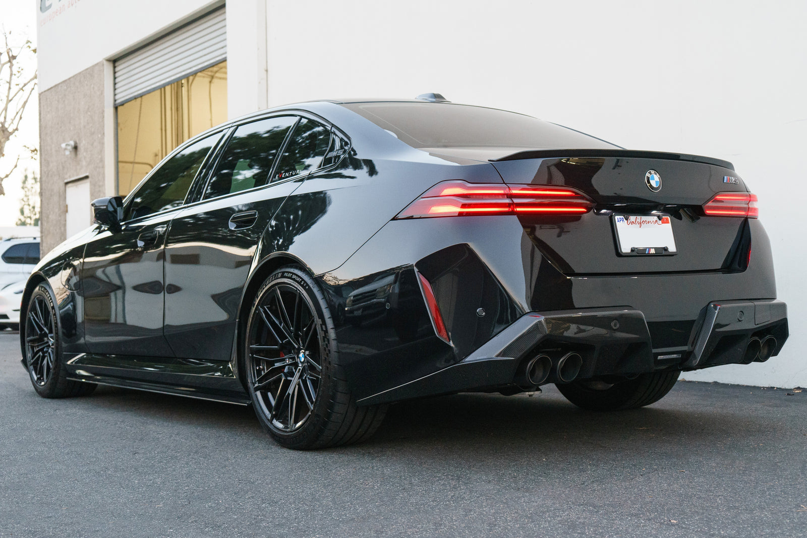 BMW G90 M5 - Akrapovic Carbon Fiber Rear Diffuser & Evolution Titanium Exhaust System