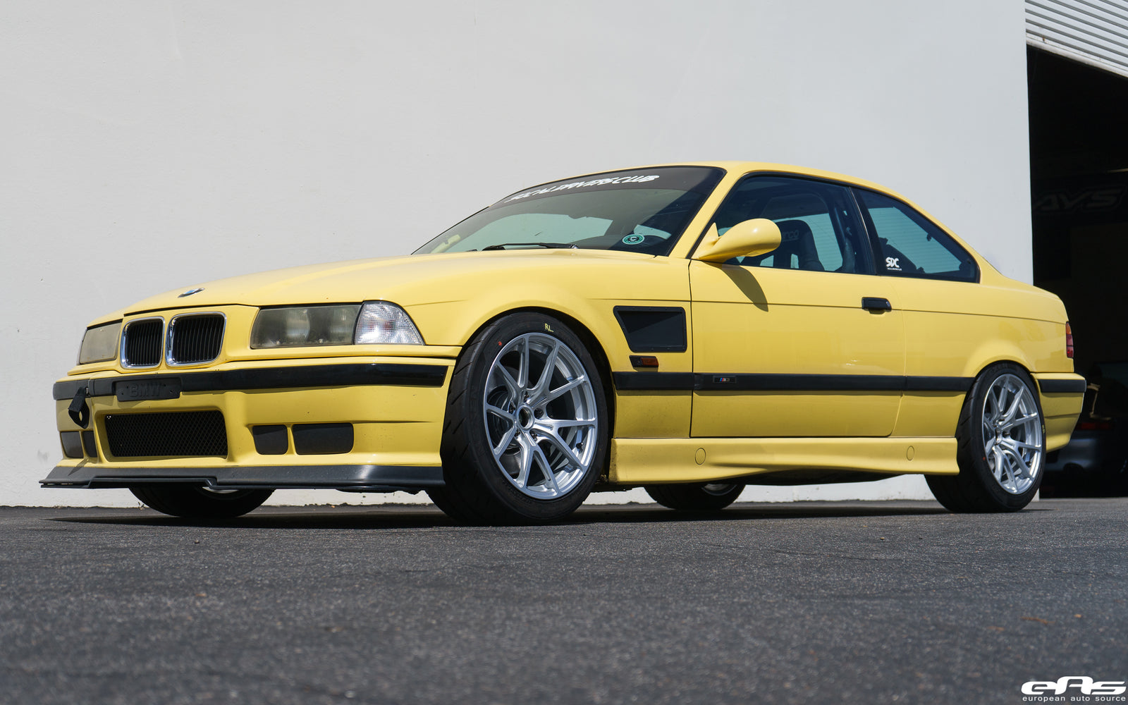 Dakar Yellow E36 M3 - Titan 7 T-P5 (Heritage Silver)