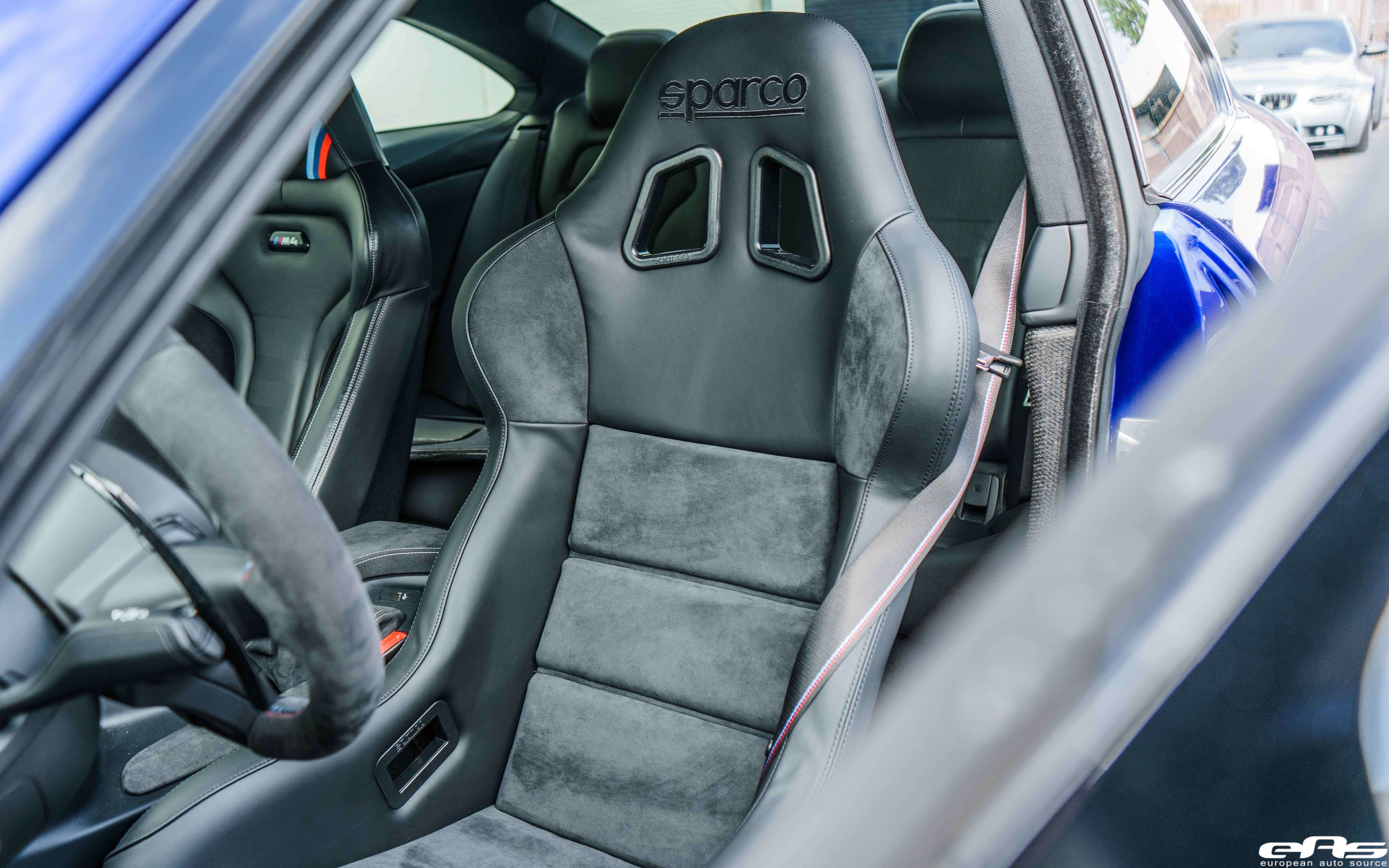 San Marino Blue F82 M4 - Sparco EVO L Carbon Performance