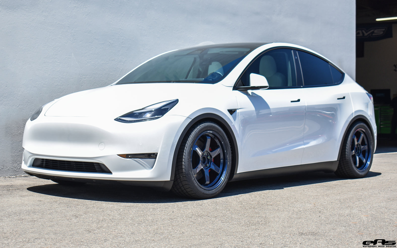 Tesla Model Y - KW V3 Coilovers, Volk Racing TE37 Ultra M-Spec (Mag Blue)