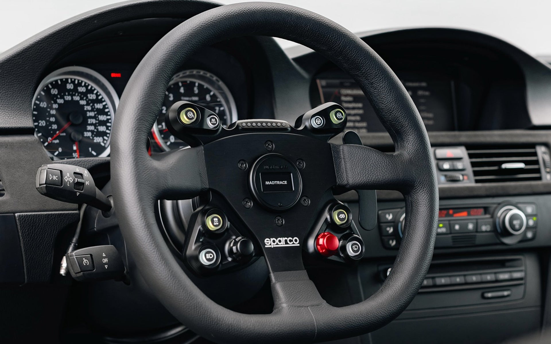 Madtrace® GEN2 PODIUM LINE Racing Steering Wheel System For PORSCHE 981/982/991 Chassis main image 0